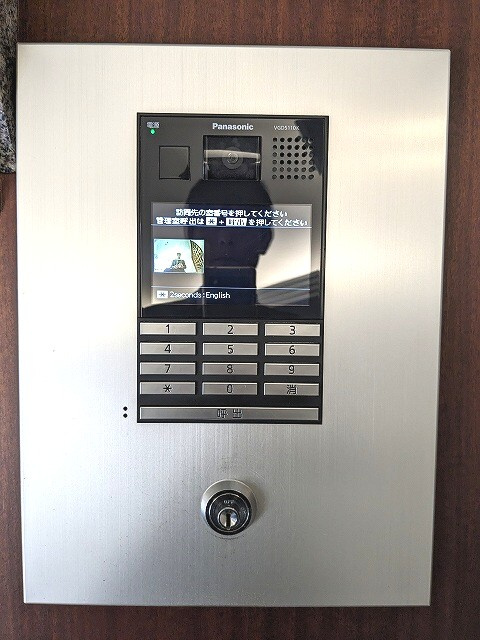 コスモ上野ロイヤルフォルムの設備|TVモニター付オートロックセキュリティ