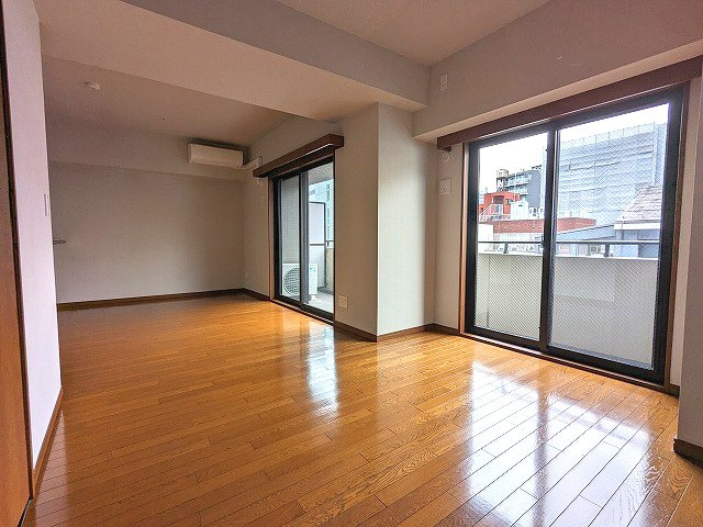 コスモ上野ロイヤルフォルムの設備|13.6帖洋室