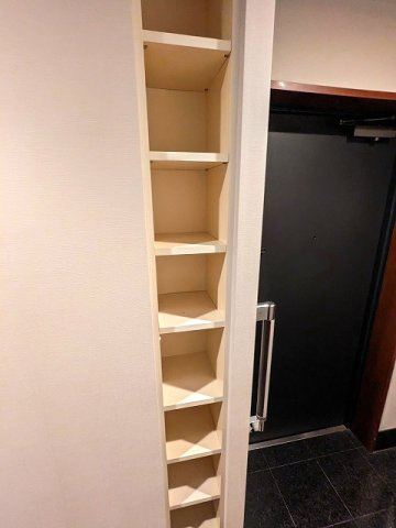 コスモ上野ロイヤルフォルムの設備|室内廊下の収納