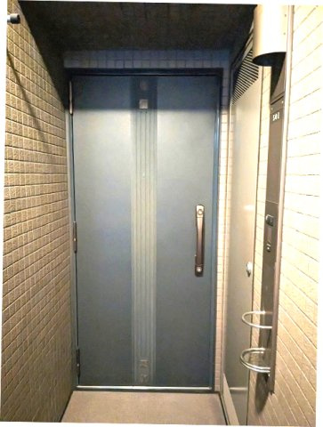 コスモ上野ロイヤルフォルムの設備|玄関にもTVモニター付インターホンセキュリティ、ディンプルキーのダブルロックセキュリティ