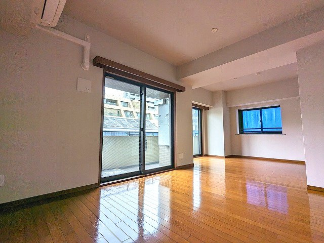 コスモ上野ロイヤルフォルムの内装|13.6帖洋室