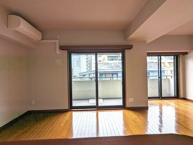 コスモ上野ロイヤルフォルムの設備|13.6帖洋室