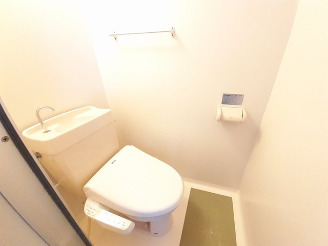 大津市真野５丁目の店舗事務所のトイレ|シンプルで使いやすいトイレです