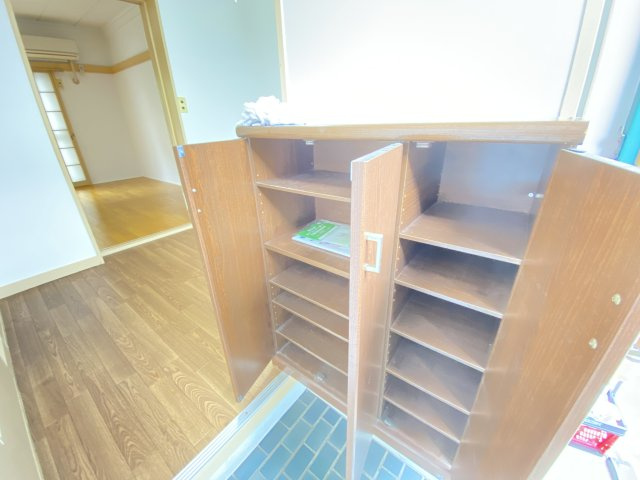 昭島市福島町の賃貸マンションの玄関