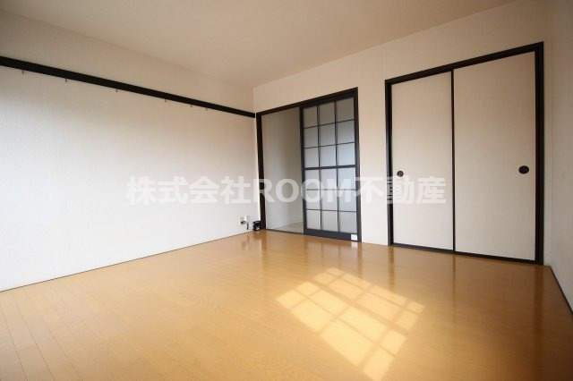 セゾンコーポ都原の居間・リビング|こちらのリビングで趣味の時間をお楽しみください