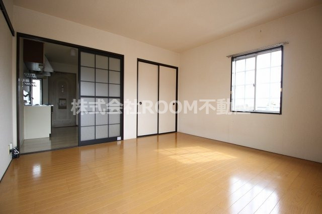 セゾンコーポ都原の洋室|使い勝手のいい洋室です