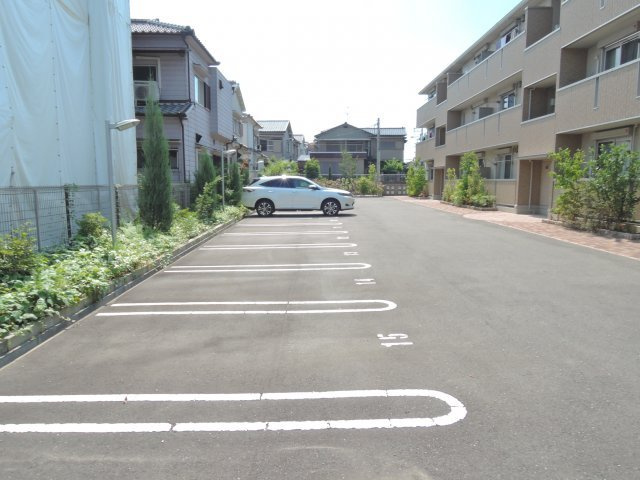 パリセイドアゼリアの駐車場