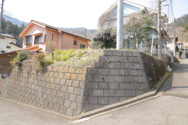【外観】 | 物件の詳細については、現地を見てわかること以外に、役所や法務局などで調べないとわからないことがあります。そのため、現地に行く場合は、もしこの物件を買ったらどのような生活ができるかをイメージしましょう。