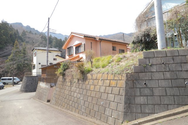 【外観】 | 土地購入を検討されている場合、境界杭がない状態で購入してしまうと境界確定測量をする必要があり、費用がかかります。購入の前に、売主、隣土地所有者立ち合いのもと境界を確定し境界杭を設置するのがベストです。