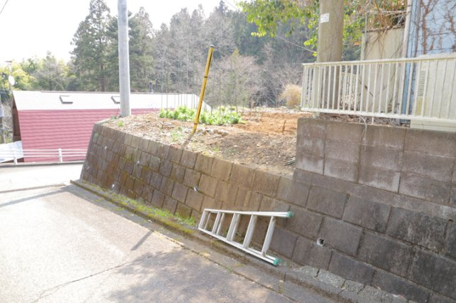 【外観】 | 人が暮らすうえで日光は大切な要素となります。日当たりの良さは譲れないポイントですね。併せて近くに大きな建築物の建築予定がないか、あるいはそれが可能な土地が近くにないか事前に確認することもお勧めします。