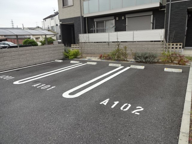 シャーメゾン水足Ａの駐車場