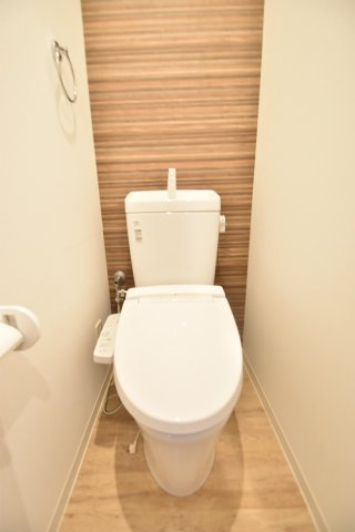 大阪市都島区東野田町４丁目の賃貸マンションのトイレ