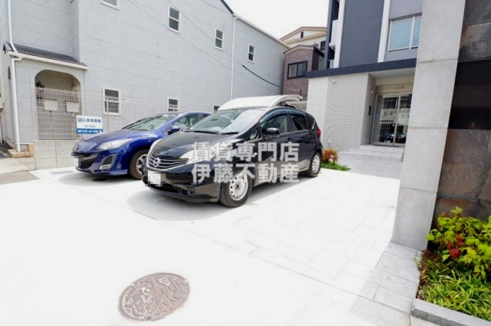 MX-IIIの駐車場
