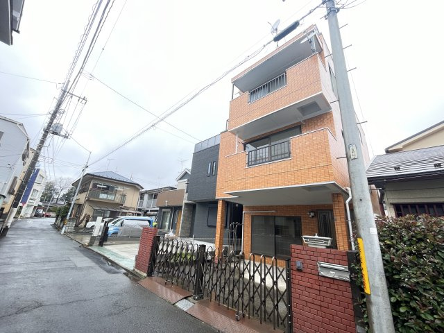 昭島市玉川町３丁目の賃貸マンションの外観
