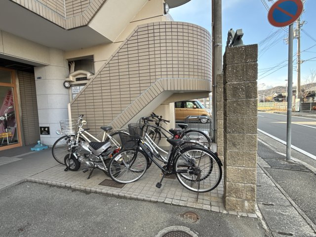 ハイツASAHIの駐車場