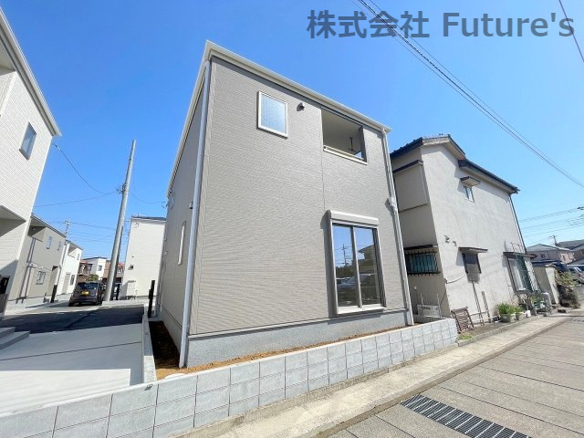 三郷市戸ケ崎3丁目　新築戸建　全7棟　5号棟の外観|南向きバルコニーの邸宅です