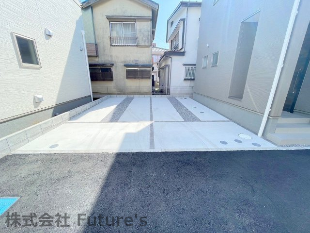 三郷市戸ケ崎3丁目　新築戸建　全7棟　5号棟の駐車場|カースペース並列2台付き