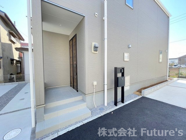 三郷市戸ケ崎3丁目　新築戸建　全7棟　5号棟のエントランス|玄関アプローチです