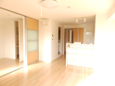 【居間・リビング】 | 恩田ヒルズ | ゆったりとしたリビングです