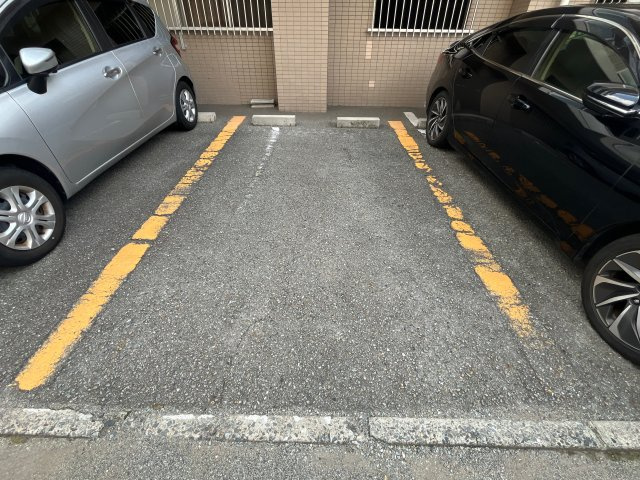 土井ハイツ北条口の駐車場