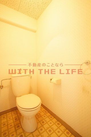 石村ビル【キャッシュバック対象物件】のトイレ|落ち着いた色調のトイレです