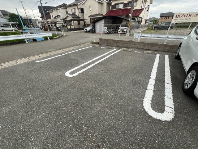 ラフィーネの駐車場