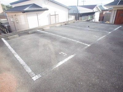 【駐車場】 | クレールヒル白水 | 駐車スペース
