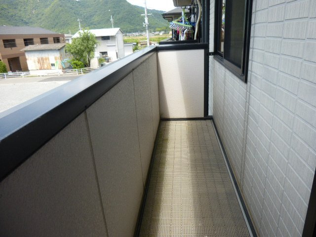 ファミール砂子A棟のバルコニー