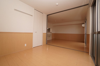 【洋室】 | あけぼの６番館やまさ　Ｂ | 落ち着いた色調の洋室です