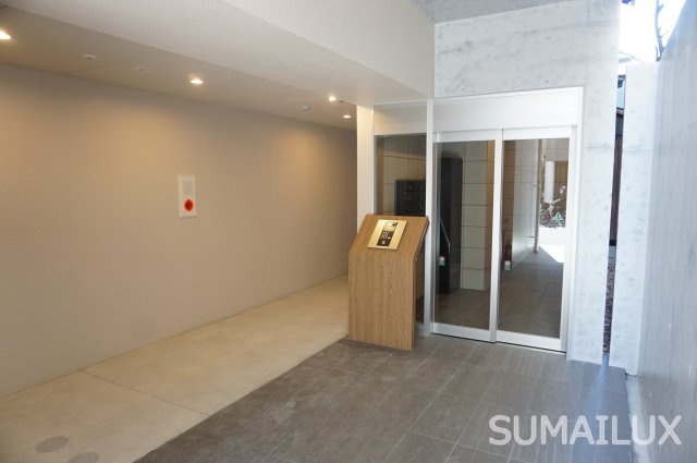 熊本市中央区米屋町２丁目の賃貸マンションのエントランス