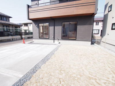 【駐車場】 | Blooming　Garden　御山中屋敷　1号棟