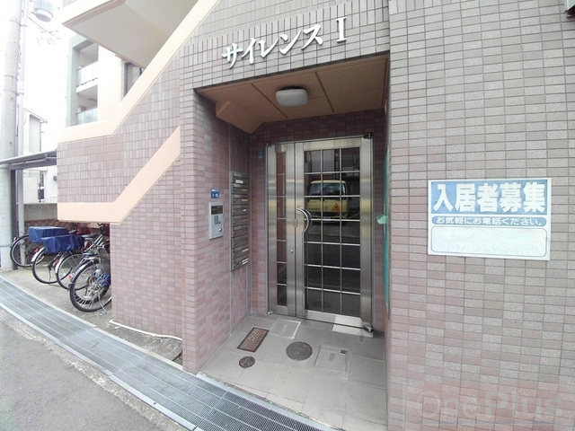 サイレンスⅠのエントランス