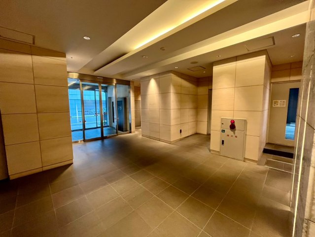 【エントランス】 