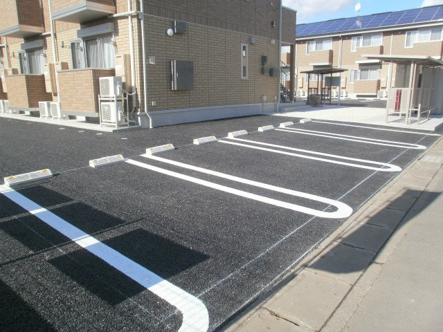 プランドール輝Ｂの駐車場
