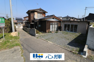 【前面道路含む現地写真】 | 宇部市五十目山町 中古2階建（5LDK） | 駐車スペース2台可能です。