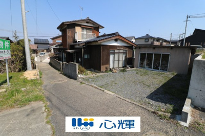【前面道路含む現地写真】 | 宇部市五十目山町 中古2階建（5LDK） | 駐車スペース2台可能です。