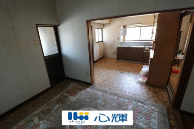 【居間・リビング】 | 宇部市五十目山町 中古2階建（5LDK） | 10.5畳のリビングダイニングです。
