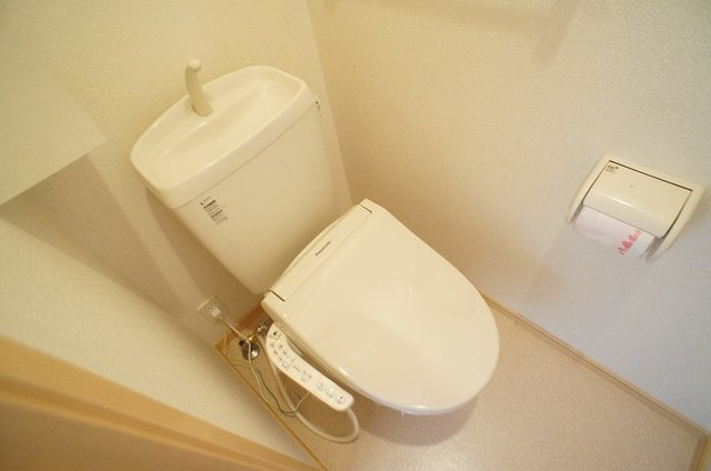 温水洗浄便座付き。