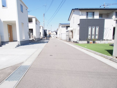 【前面道路含む現地写真】 | Livele Garden.S　南沢又西原前　1号棟