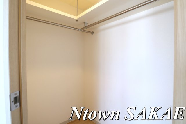 【収納】 | プレサンス栄ライズ | 便利な収納スペースです