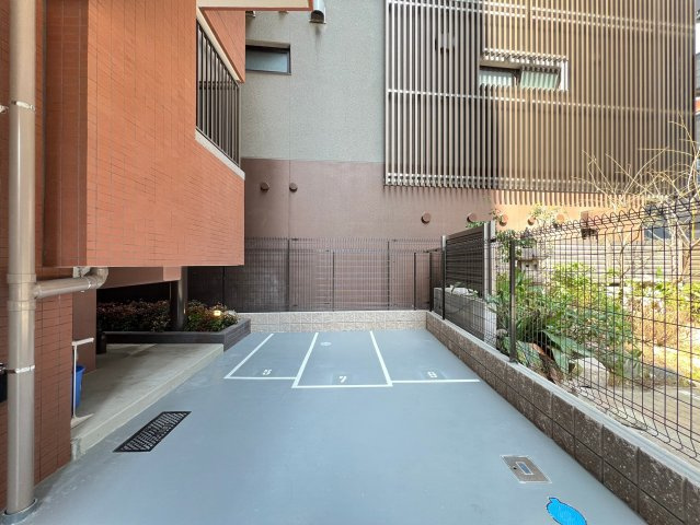プレジオ恵美須の駐車場