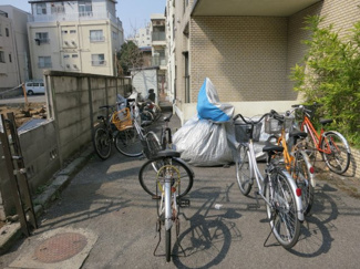 【その他共用部分】 | 駐輪場とバイク置場は無料です♪（管理会社発行のステッカー貼付要）