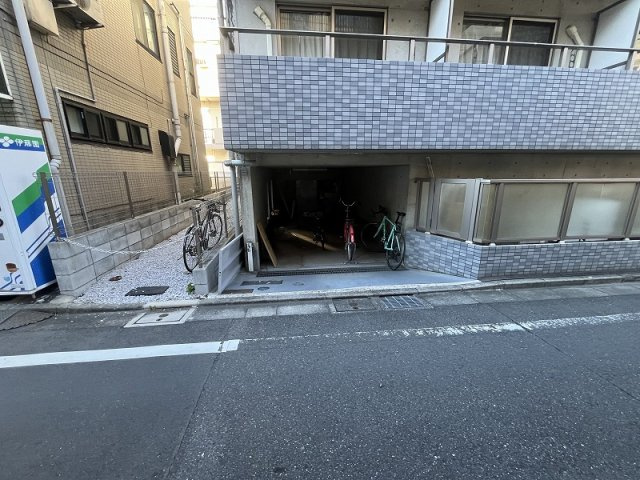 池袋本町１丁目一棟売マンションのエントランス