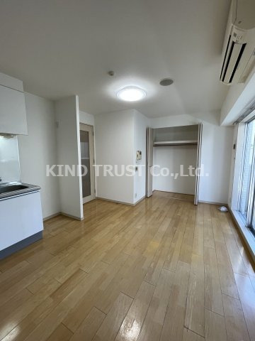 クレグラン北梅田の居間・リビング|こちらのリビングで趣味の時間をお楽しみください