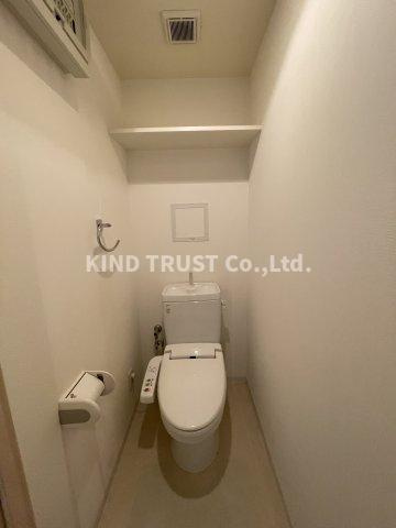 クレグラン北梅田のトイレ|ゆったりとした空間のトイレです