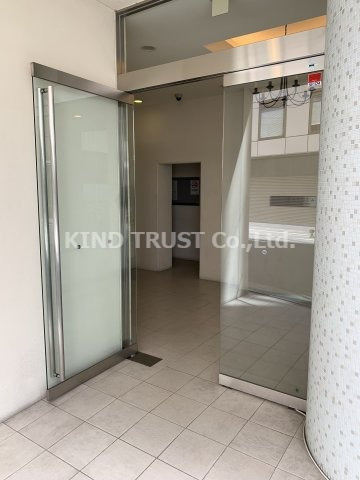 クレグラン北梅田のエントランス|落ち着いたエントランスです