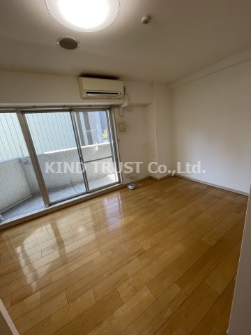 クレグラン北梅田の居間・リビング|ゆったり過ごせる居間です