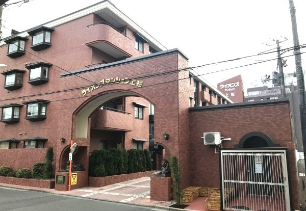 ライオンズマンション上杉の外観