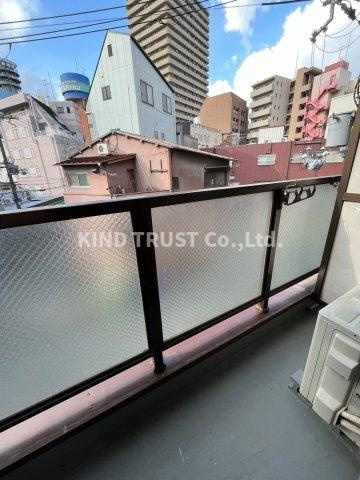 松寿ビルのバルコニー|お洗濯にも便利なバルコニー付き