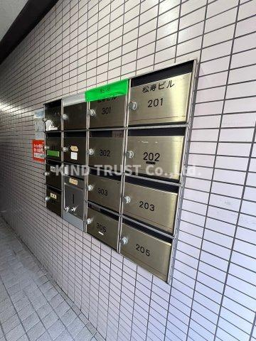 松寿ビルのエントランス|清潔なエントランスです